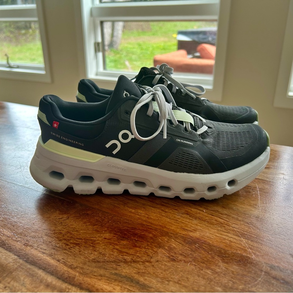 On Running CloudRunner Sneakers